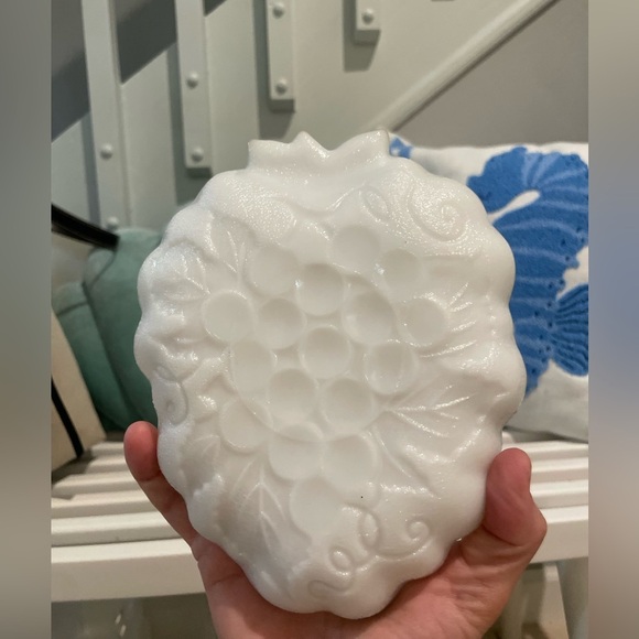 White Glass Dish Indiana Vintage Milk Glass Colony Harvest Grapes Set Of 3 MCM - Picture 9 of 13